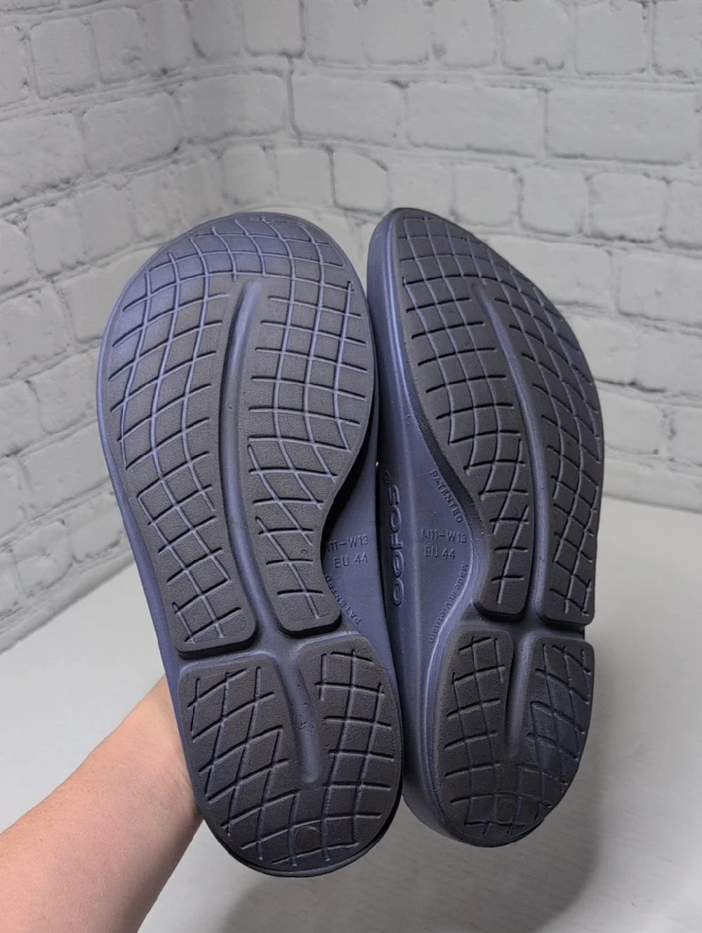 OOFOS Men's Original Flip Flop Sandals
